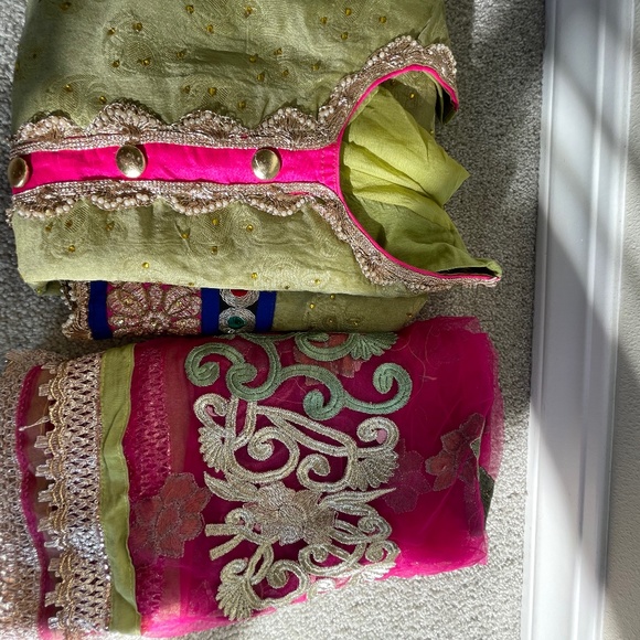 Green kurta with heavy pink dupatta - Picture 1 of 2